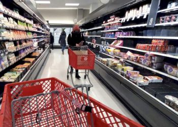 U.S. consumer confidence hits 2-year high — but recession fears linger