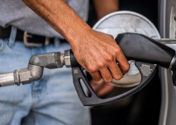 How raising interest rates helps fight inflation and high prices