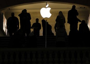 Apple becomes first company to have a market cap topping $3 trillion