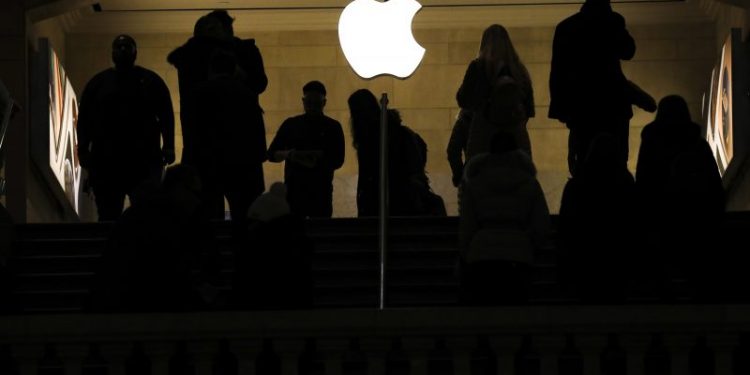Apple becomes first company to have a market cap topping $3 trillion