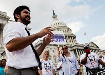 Lawmaker leads thirst strike after Tex. strips protections on water breaks