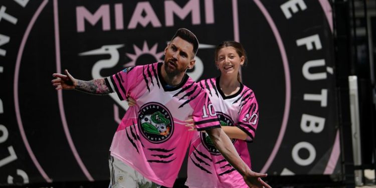 Which GOP fundraising gimmick promises the best return on investment?