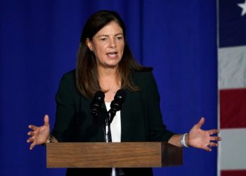 Former GOP senator Kelly Ayotte to run for New Hampshire governor