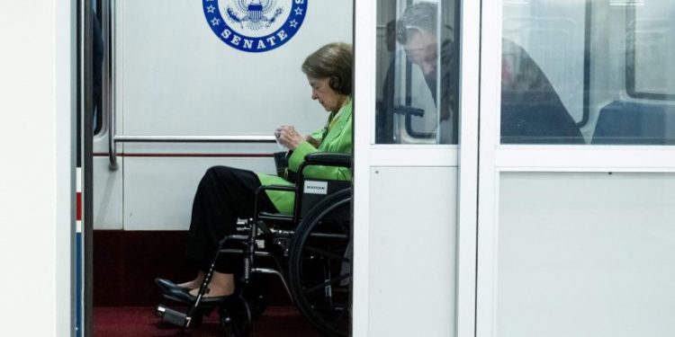 Sen. Dianne Feinstein appears confused during vote, prodded to say ‘aye’