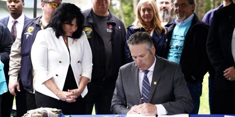 Second Amendment advocates celebrate Alaska Gov. Dunleavy signing gun store law: ‘A protective shield’