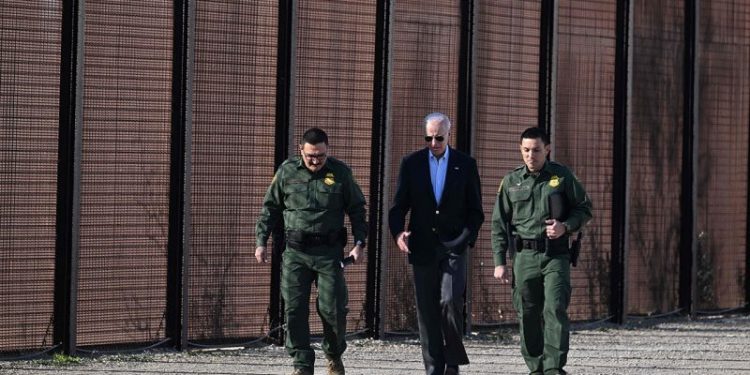 White House agrees to accept more foreign nationals living in Mexico as refugees