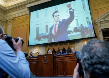 The right’s current thing: claiming Trump probes are a distraction