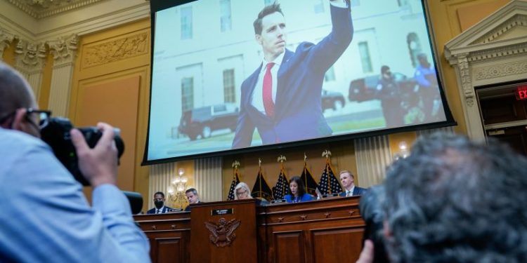 The right’s current thing: claiming Trump probes are a distraction