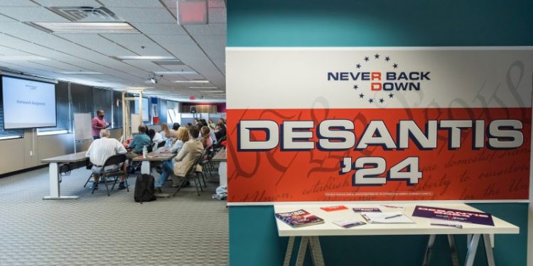 Door-knocker complaints show risks of DeSantis super PAC strategy