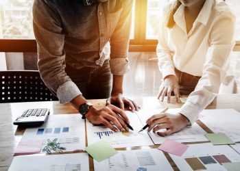 China Stocks Lose Ground Against Japanese Rivals