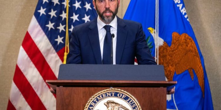 Trump co-defendant Carlos De Oliveira pleads not guilty in documents case