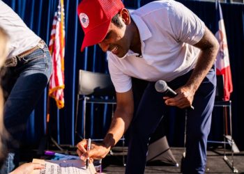 Who is Vivek Ramaswamy, on center stage at Republican debate?