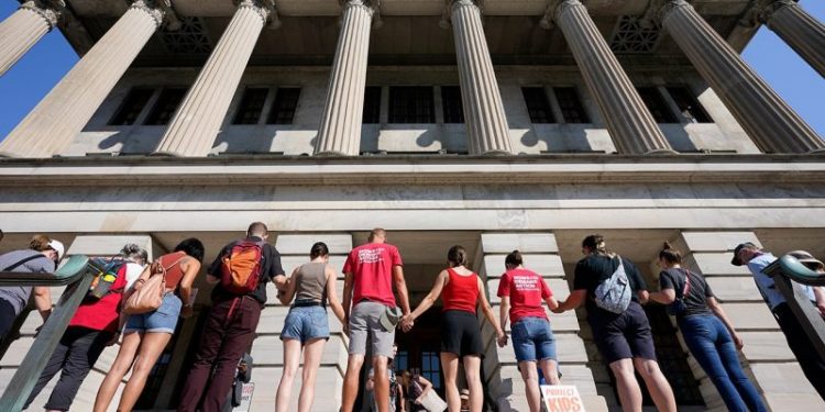 Tennessee lawmakers not expected to touch on gun-control in special session despite Nashville school shooting