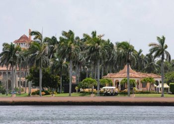 ‘Trump Employee 4’ retracts testimony after changing lawyers, implicates former president, prosecutors say