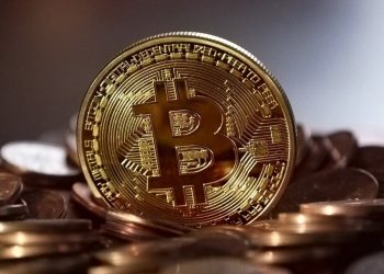 Bitcoin and Ethereum: Bitcoin retests $30000 level