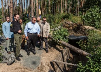 Chris Christie visits Ukraine, highlighting GOP divide over U.S. role