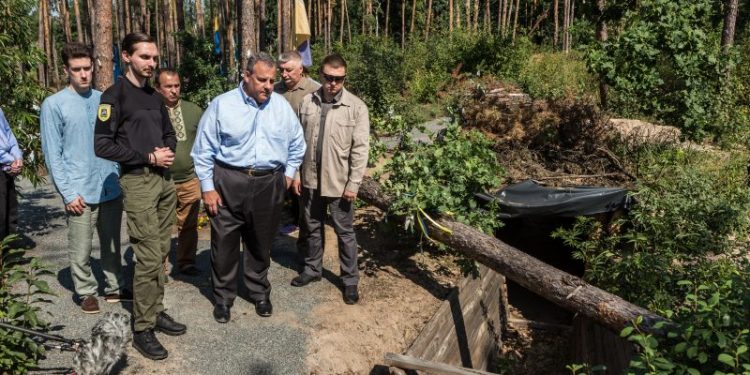 Chris Christie visits Ukraine, highlighting GOP divide over U.S. role