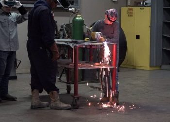 Bret Baier speaks with Wisconsin voters ahead of debate