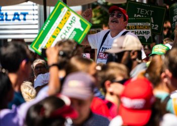 In Iowa, Republicans shrug off Trump’s legal woes, echoing his defiance