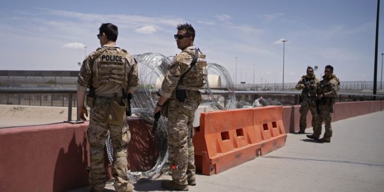 U.S. soldier in Texas wounds man in unusual cross-border shooting