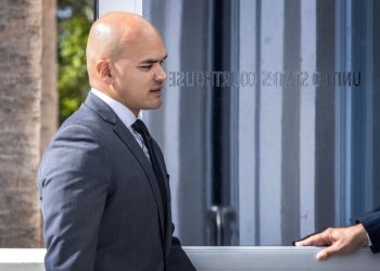 Trump, aide plead not guilty in documents case. De Oliveira does not enter plea.