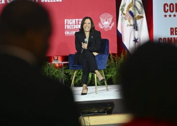 Harris makes political, personal connection with students during college tour