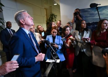 As government shutdown looms just days away, no agreement is in sight