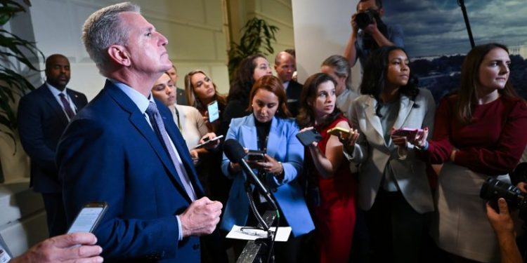 As government shutdown looms just days away, no agreement is in sight