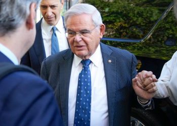 Menendez says he will not resign in closed meeting with Democrats: ‘I will continue to cast votes’