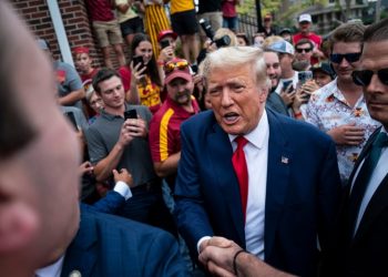 Trump keeps distance from impeachment inquiry while assailing Biden