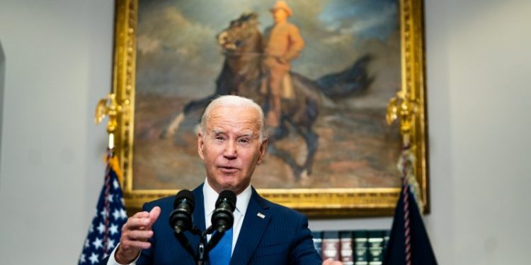 Supreme Court asked to pause limits on White House social media requests