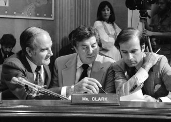 Dick Clark, Iowa senator who shaped policy in Africa, dies at 95