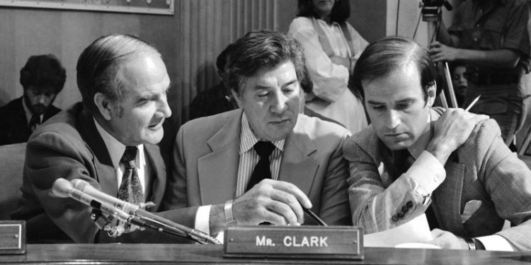 Dick Clark, Iowa senator who shaped policy in Africa, dies at 95