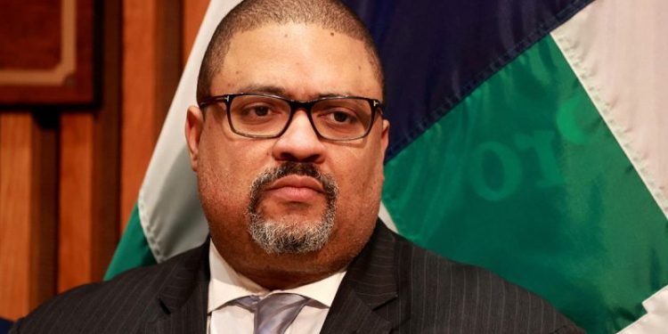 Former NYC buildings official to turn himself in on indictment linked to Eric Adams campaign donors: reports