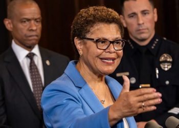 LA mayor ‘fearful’ that planes of illegal aliens might arrive in city that ‘welcomes immigrants’