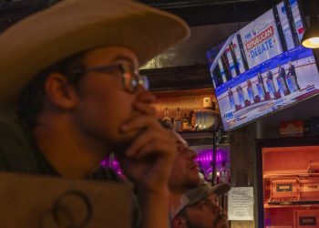 DeSantis gets praise, but Trump’s lead looms at Iowa debate watch party