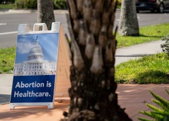Crowdfunding saves Florida abortion clinic with $193,000 in fines
