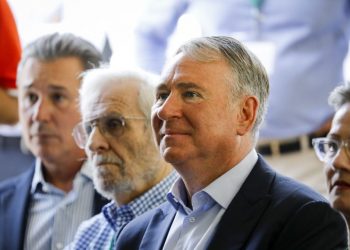 Billionaire who once backed DeSantis is staying ‘on the sidelines’ in GOP primary