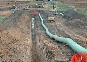 Draft review leaves future of Dakota Access Pipeline river crossing unclear