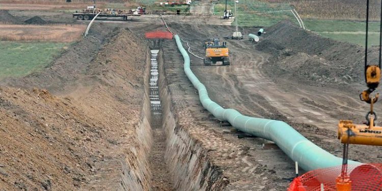 Draft review leaves future of Dakota Access Pipeline river crossing unclear