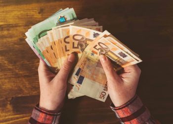 EURUSD and GBPUSD: The euro is recovering from 1.04880 low