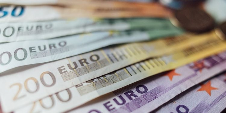 EUR Base Rate Weakens Against USD as FOMC Decision Looms