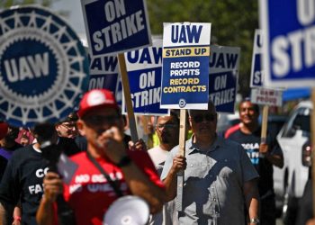 UAW leadership holds off on new strikes as Big Three talks continue