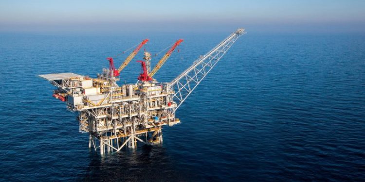 U.S. gas prices are likely to keep falling despite the Israel-Hamas war, analysts say