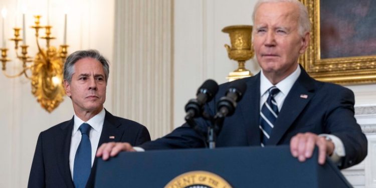 White House considers adding Ukraine to Israel aid package