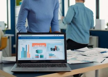 The Main difference between cash flow and fund flow