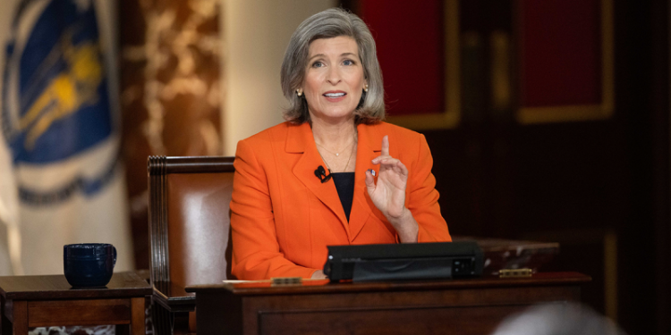 Sen Ernst urges Biden admin to protect Jewish college students from ‘flood of antisemitic attacks’
