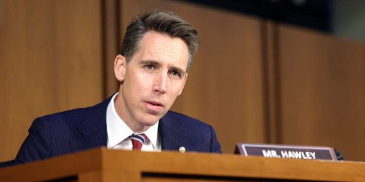 Sen. Hawley calls out Palestinian student group for anti-Israel messages on campus building