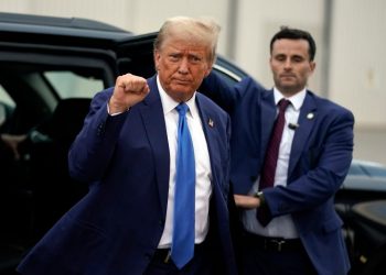 Trump seethes at gag order in federal case while his campaign relishes it