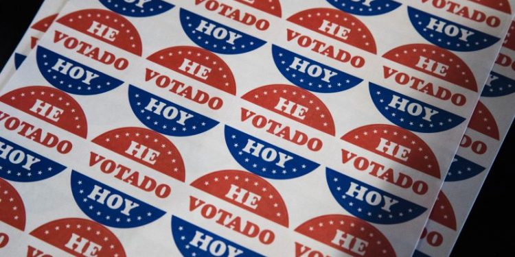 In an effort to attract younger Hispanic voters, campaigns are turning to Spanglish